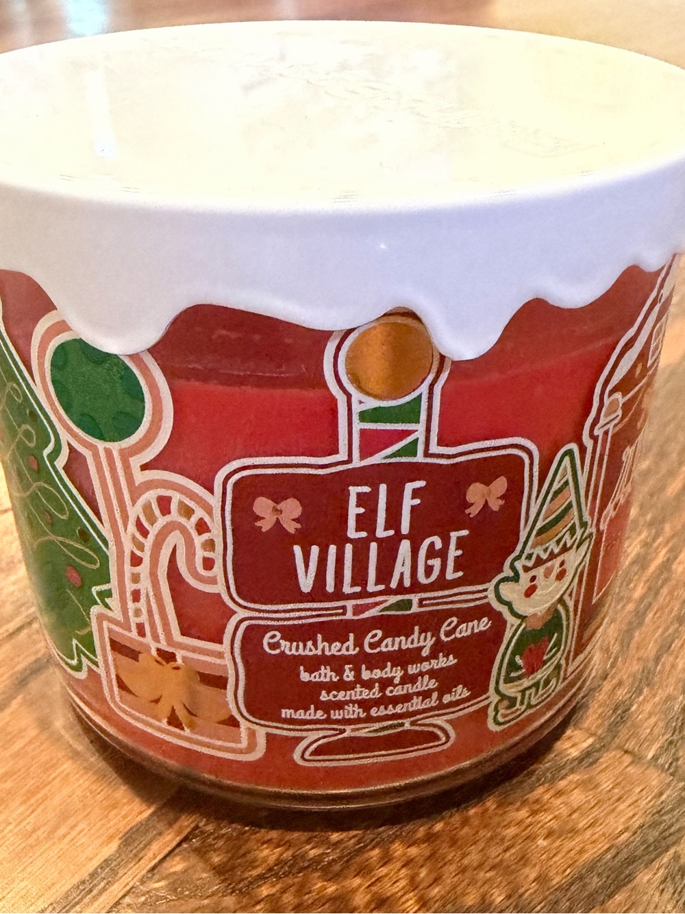Elf Village Crushed Candy Cane Candle - Bath & body Works